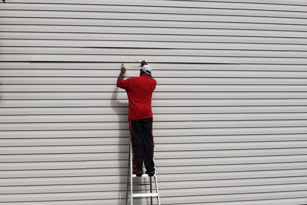 Cost of Loose Siding Repair in Everett