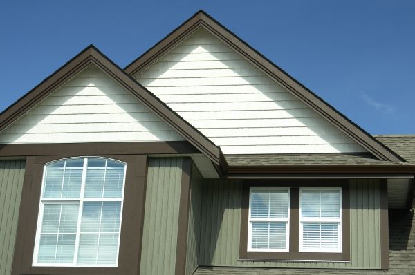 Cost of Vertical Vinyl Siding Repair in Everett
