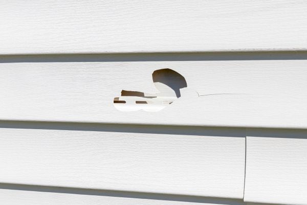 Cost of White Vinyl Siding Repair in Everett